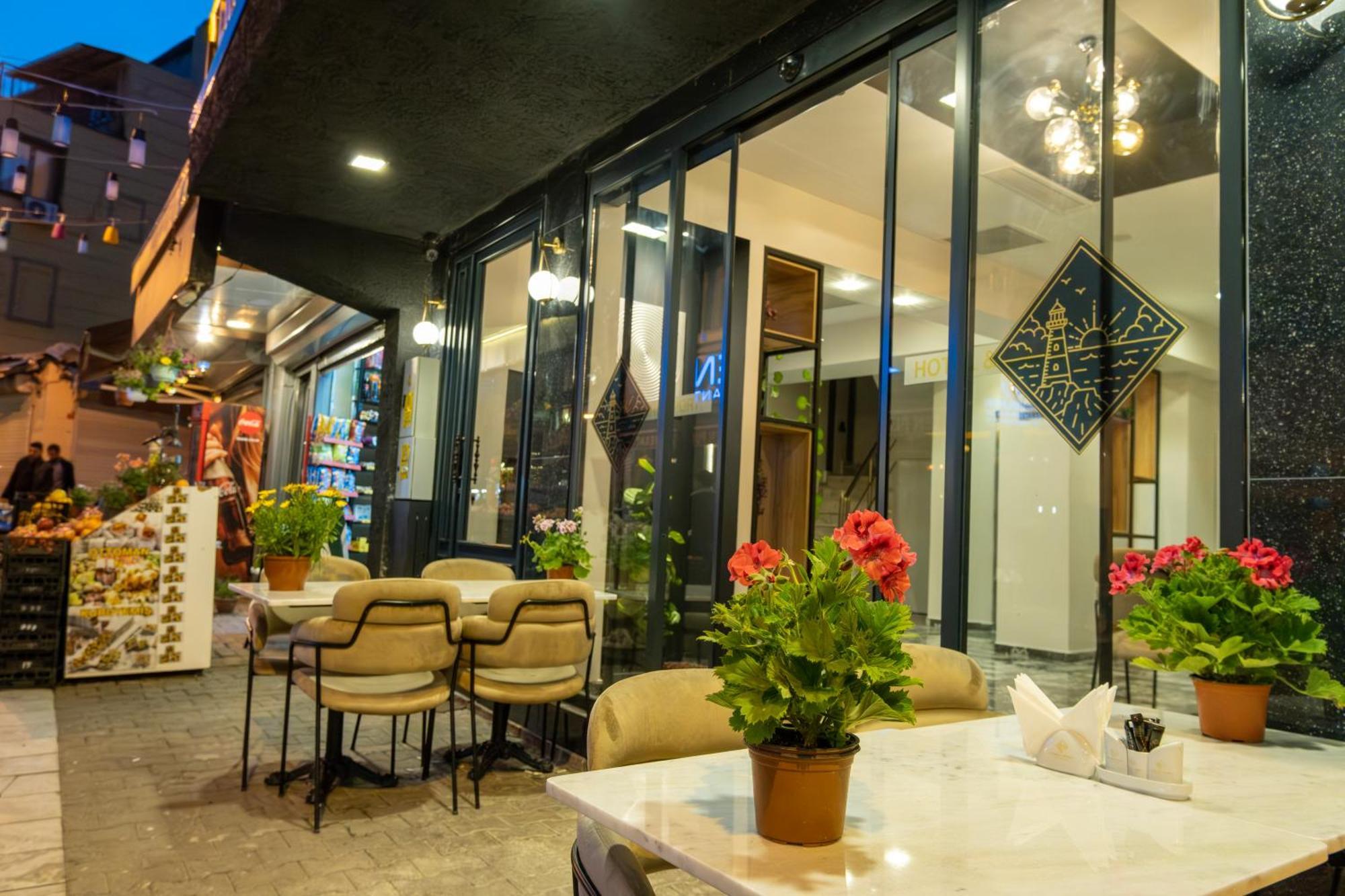 Linda Port Hotel *