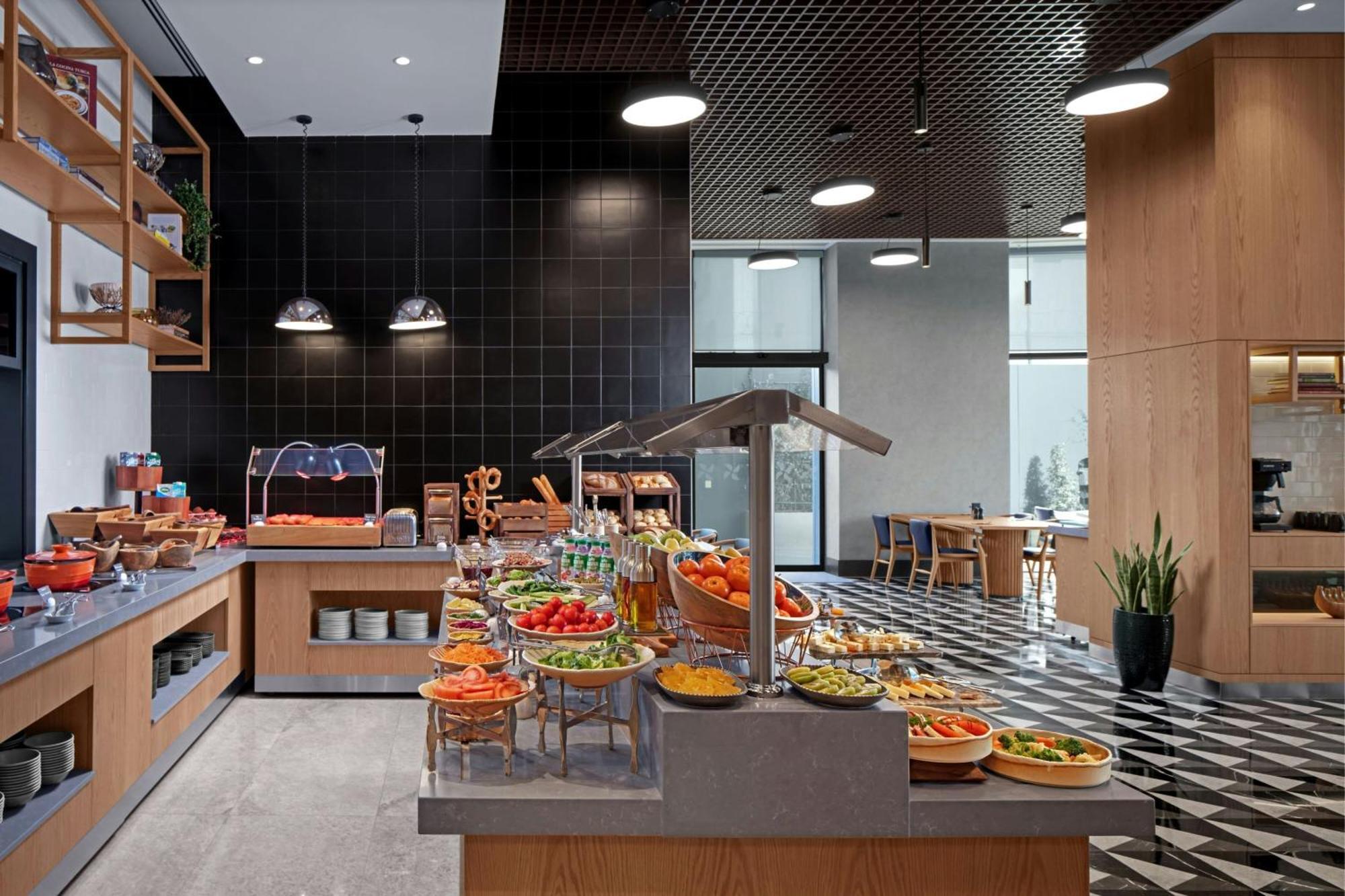 Otel Four Points By Sheraton Pendik 4*