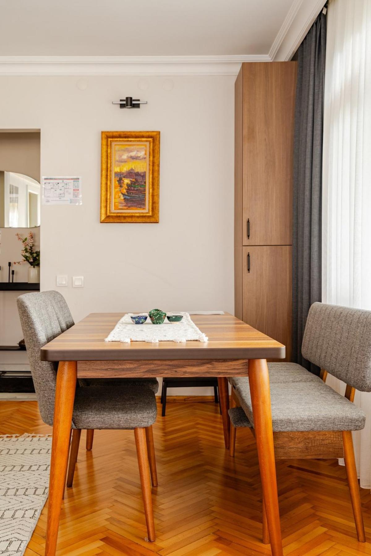Charming Bagdat Avenue Hideaway, Near Marina Daire