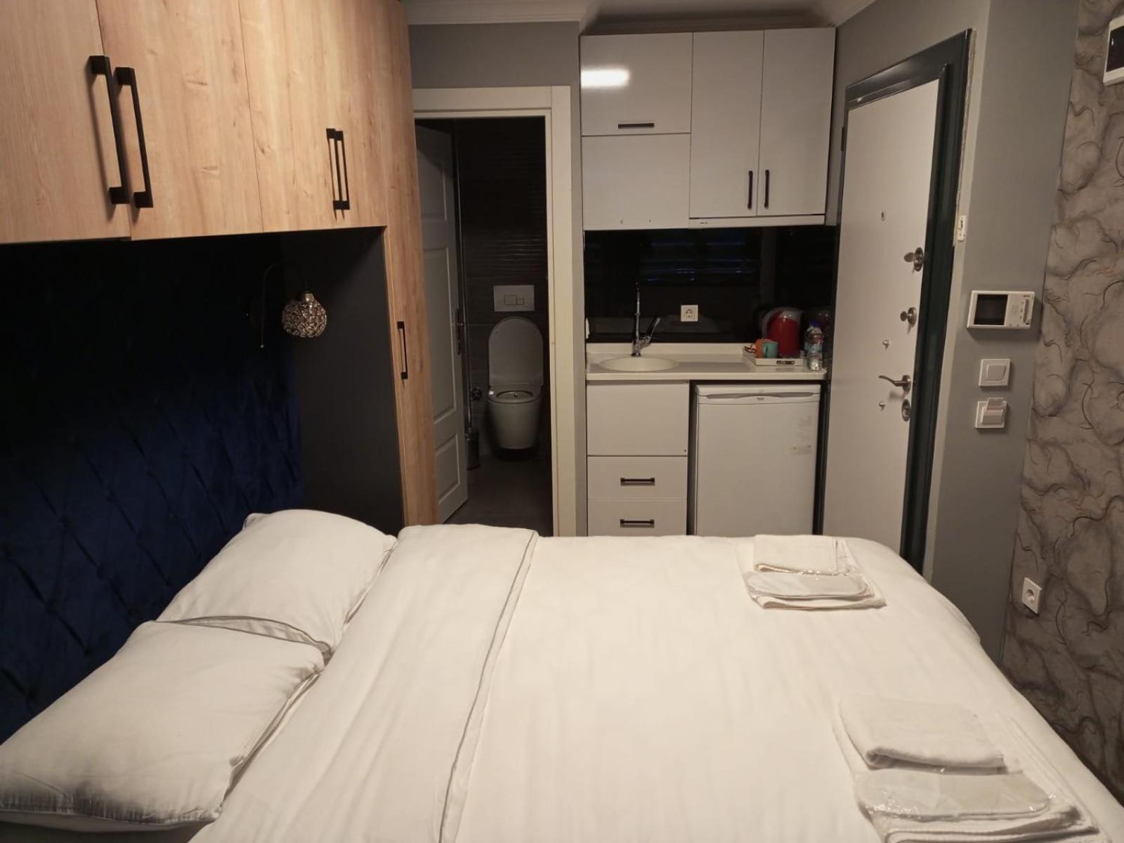 Middle Village Aparthotel *