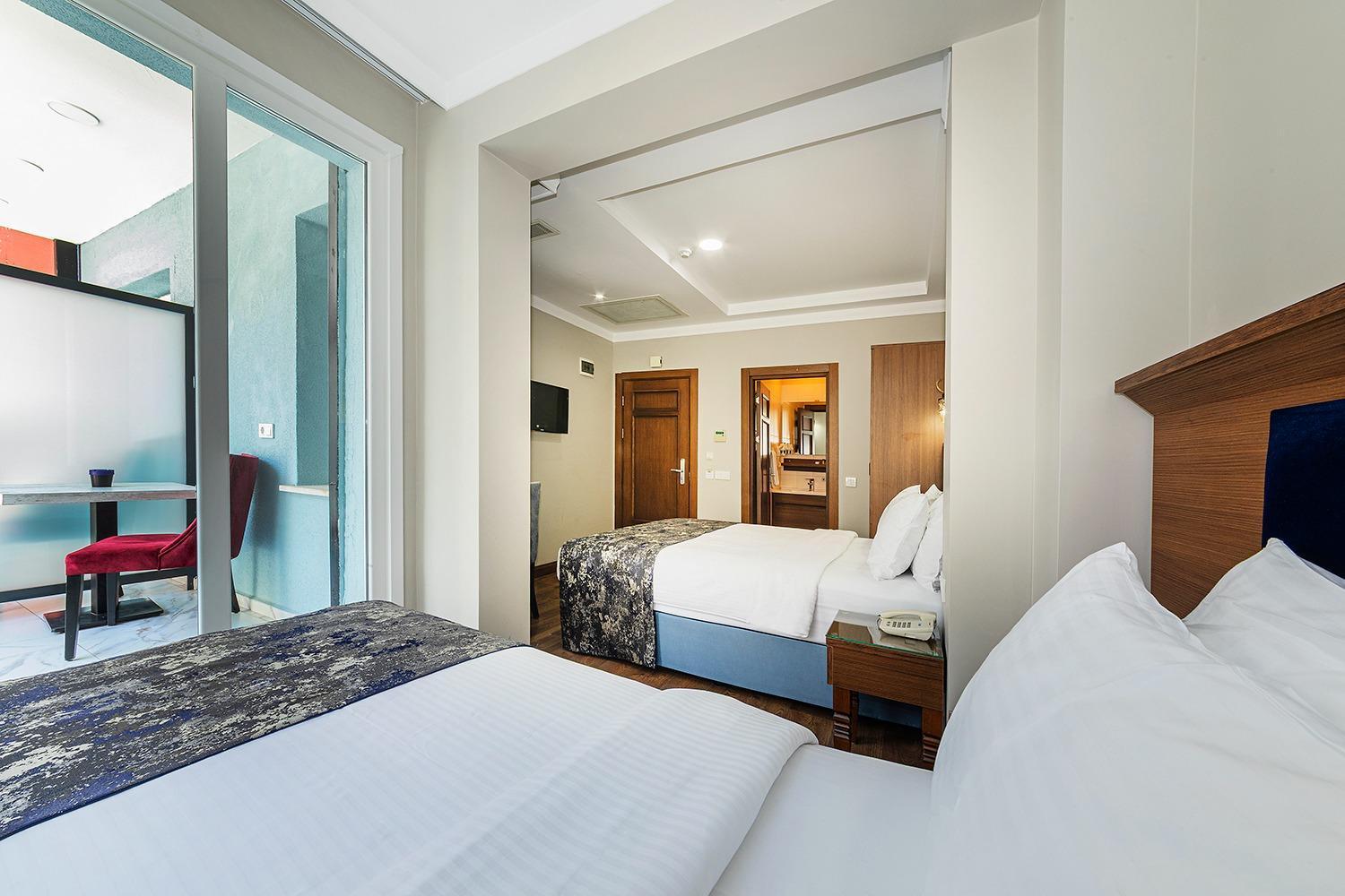 Aristocrat Hotel 3*