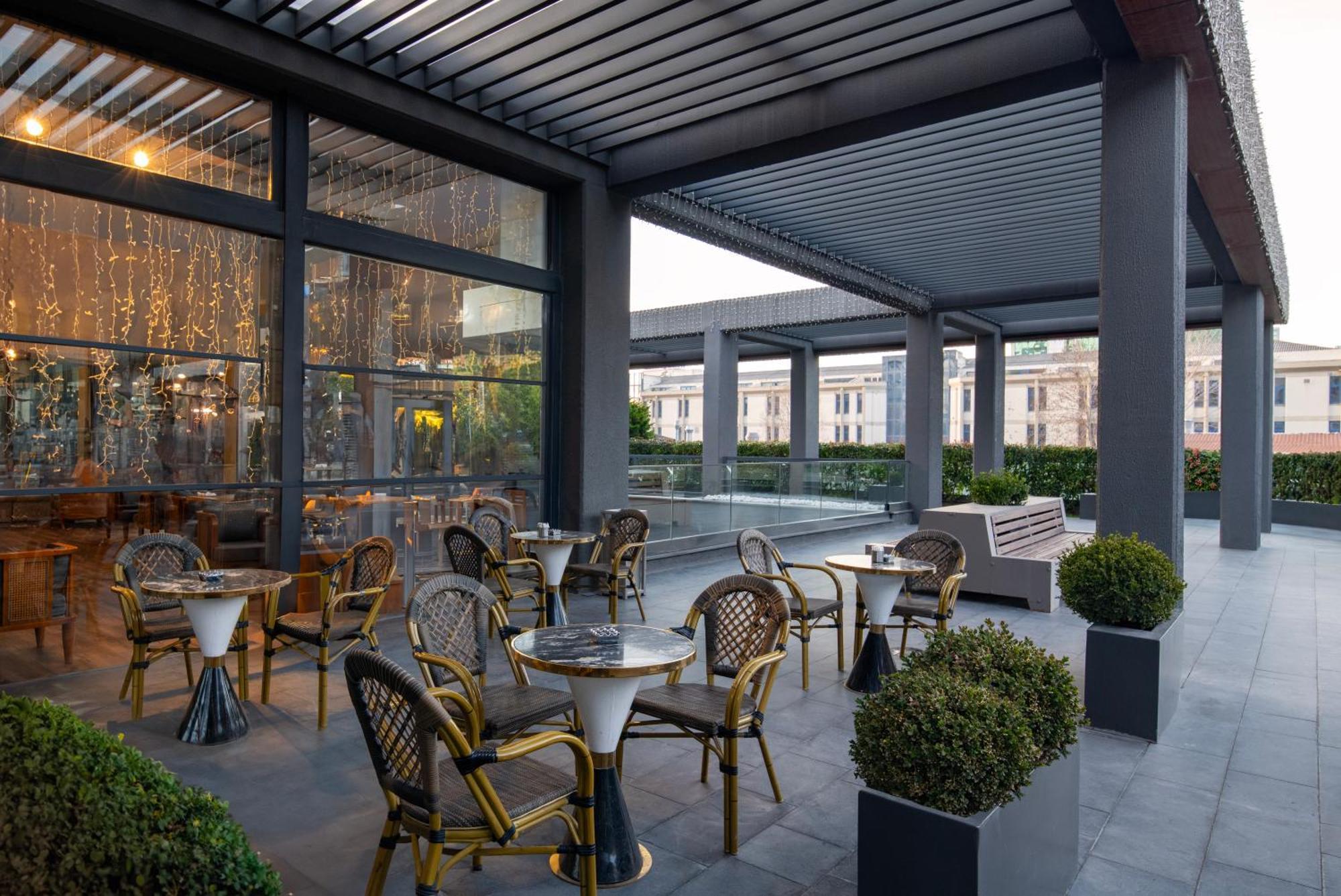 Otel Movenpick Living İstanbul