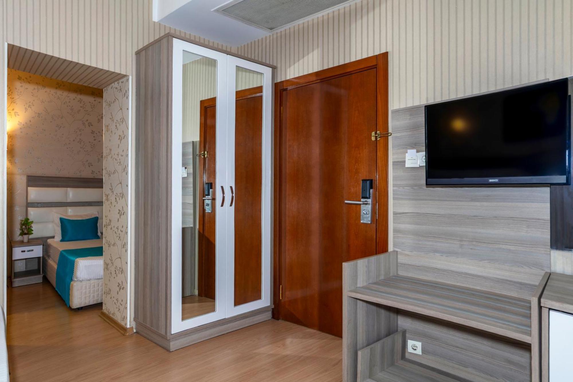 Nil Center Hotel *