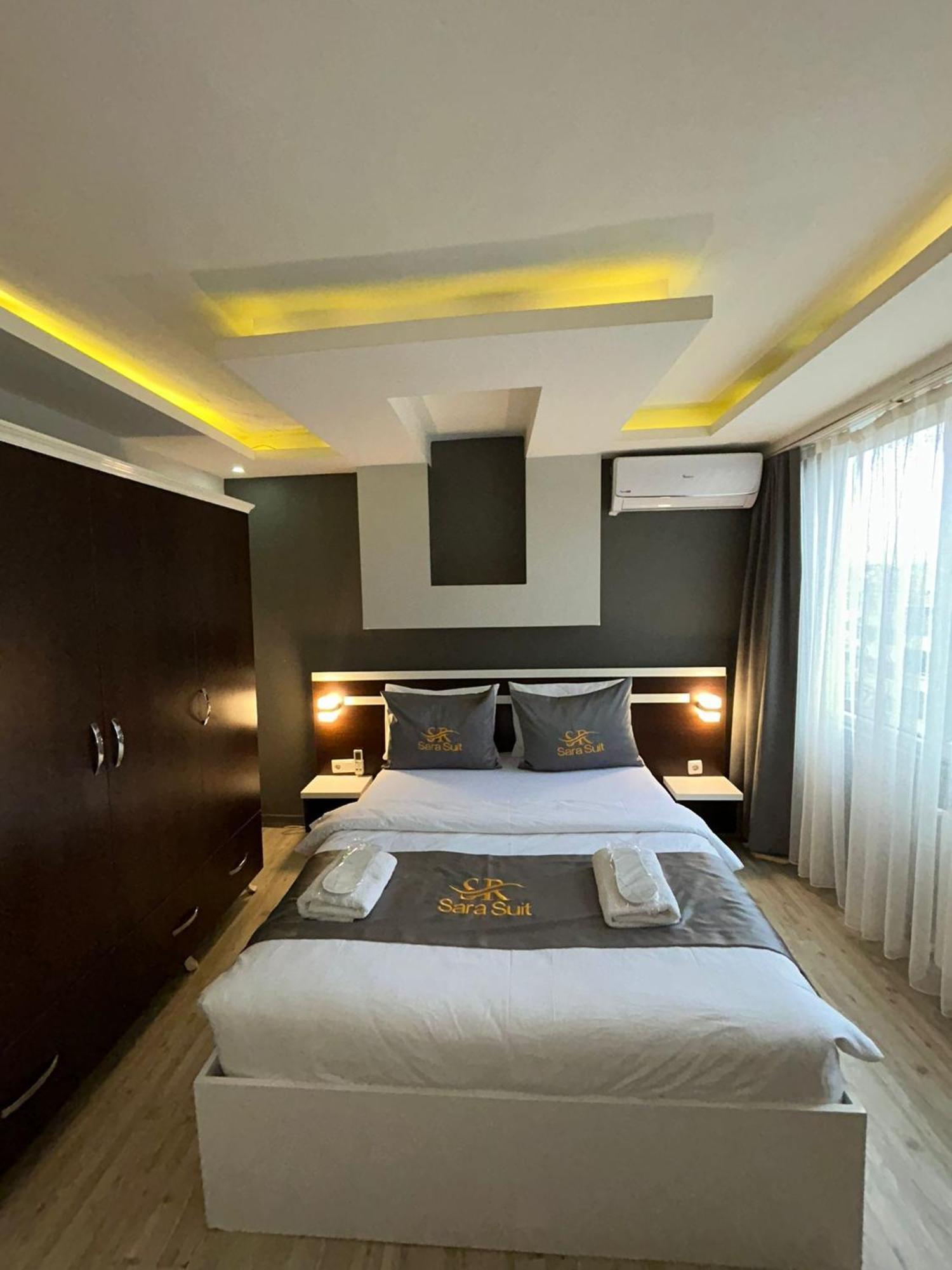 Aparthotel Sara Suit *