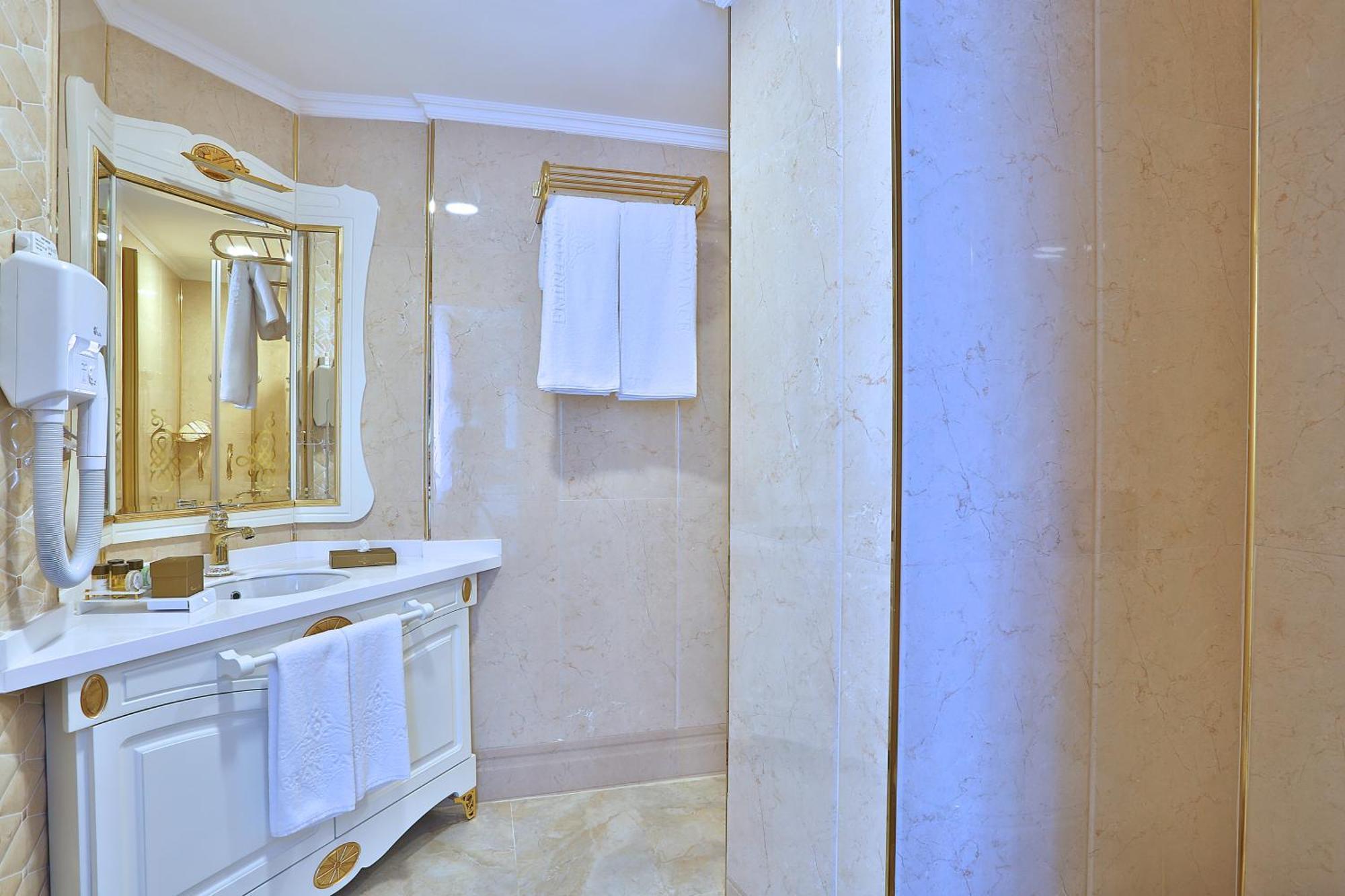 Hotel Emirhan Palace