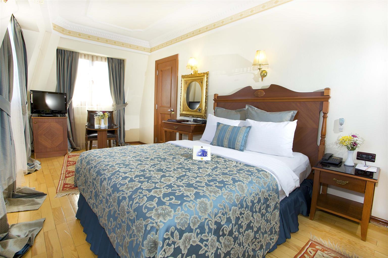 Western Empire Palace & Hotel 4*