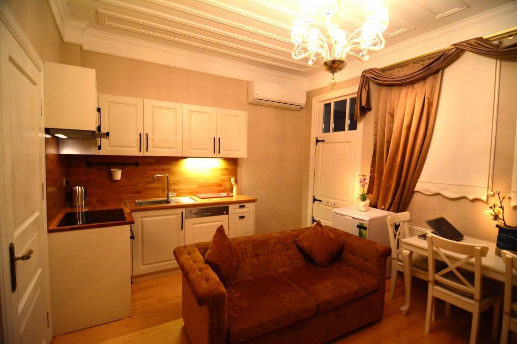 Golden Horn Apartment *