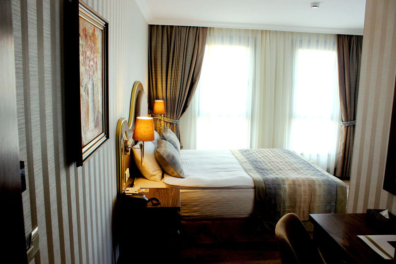 Hotel The 4*
