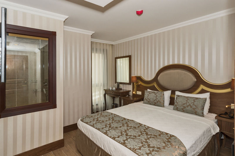 Hotel The 4*