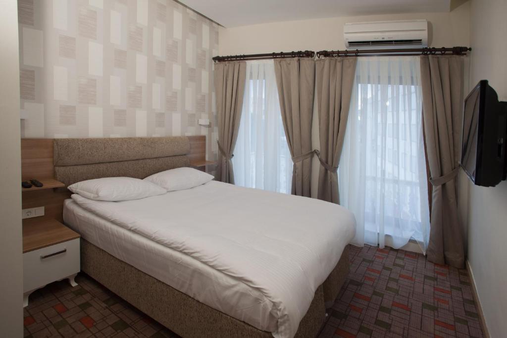 Serene Hotel 2*