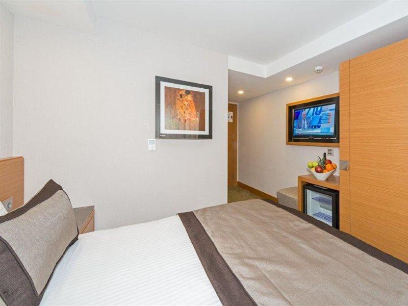 Otel Bisetun 4*