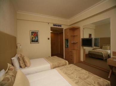 Otel Wow Airport 4*