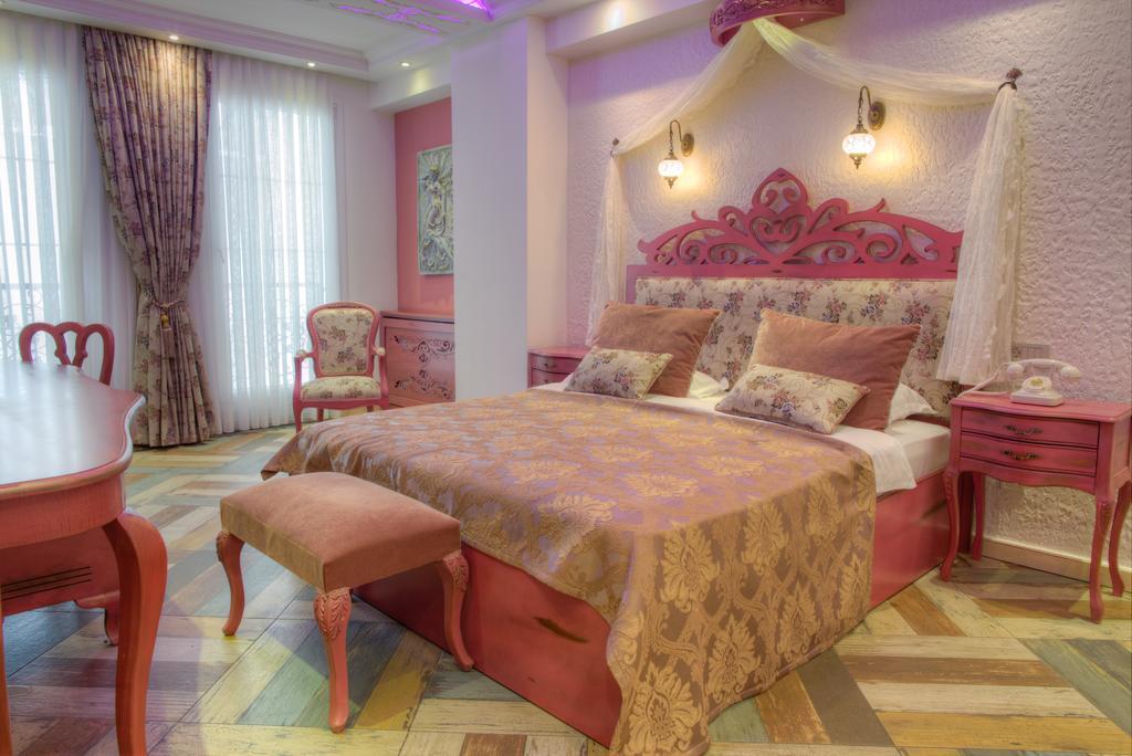 Ayna Hotel 4*