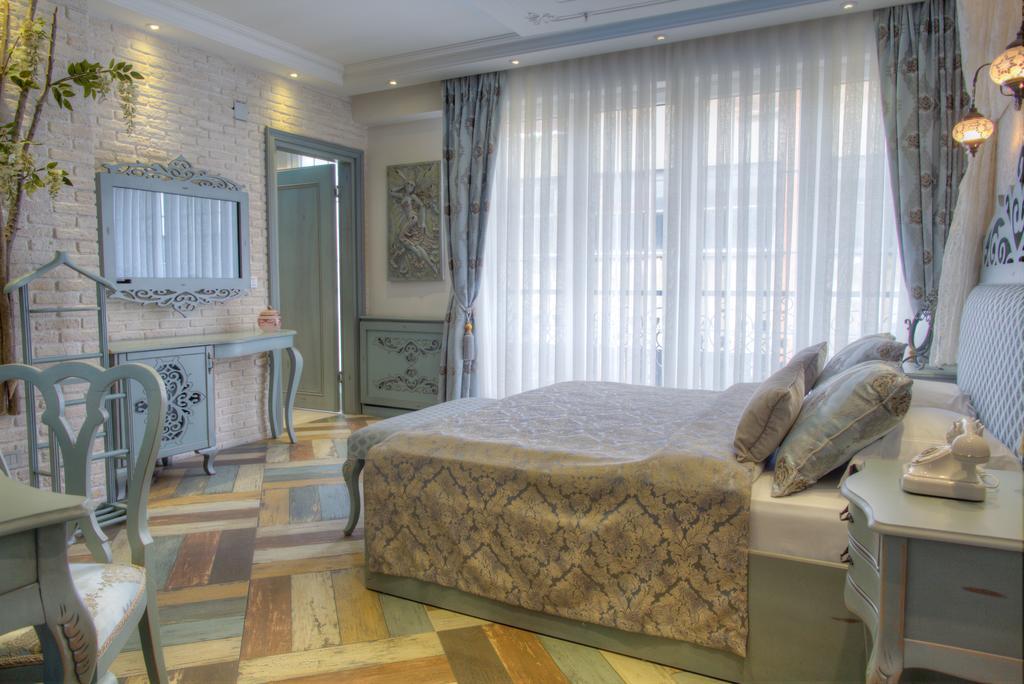 Ayna Hotel