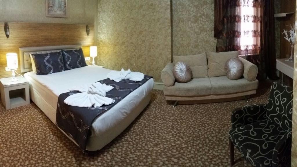 Golden Hill 4*