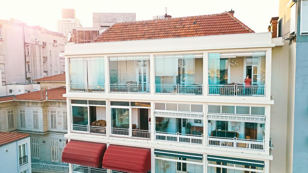 Maroon Apartment