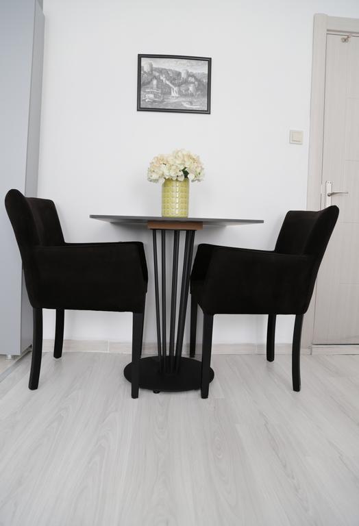 Bayer Apartment *