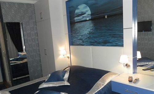 La White Hotel 2*