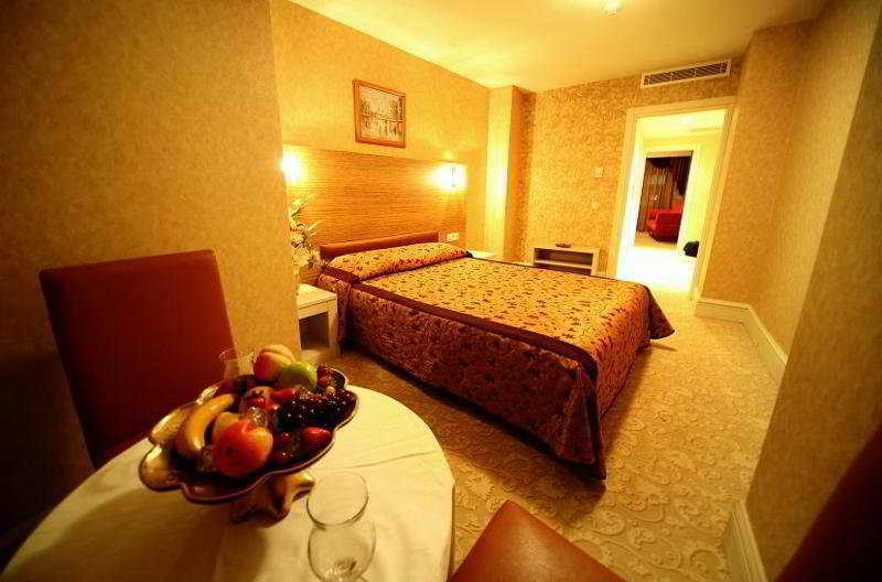 Golden Hill 4*