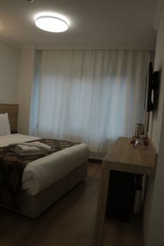 Hotel The Bridge