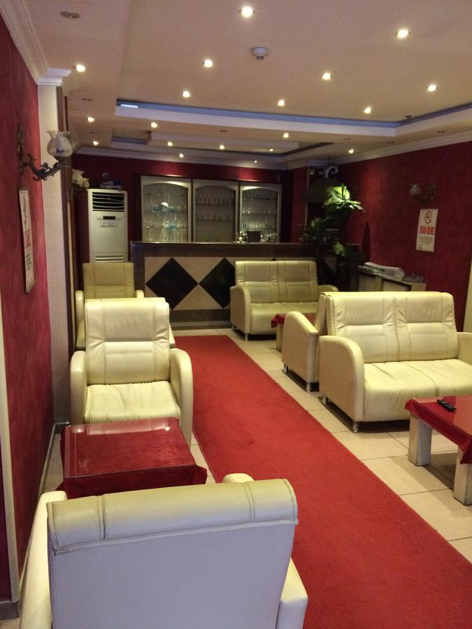 Red White 2* İstanbul