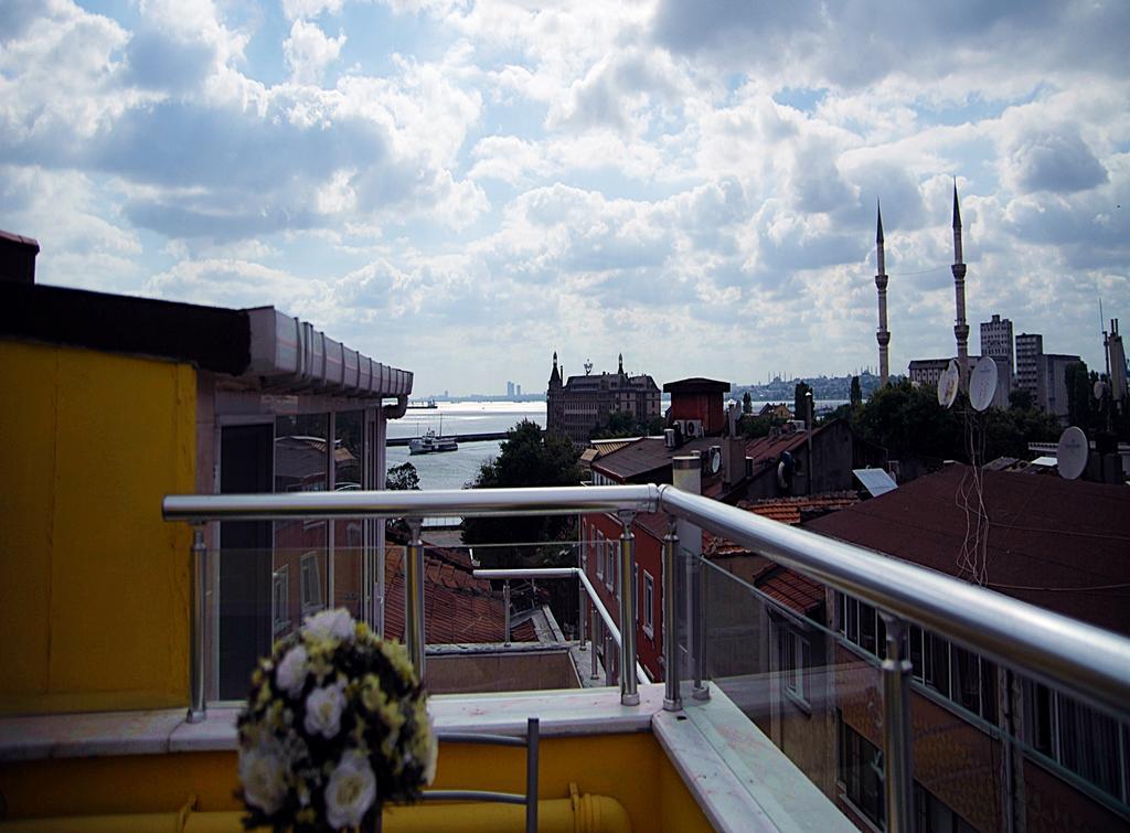 Kadikoy Port 2*
