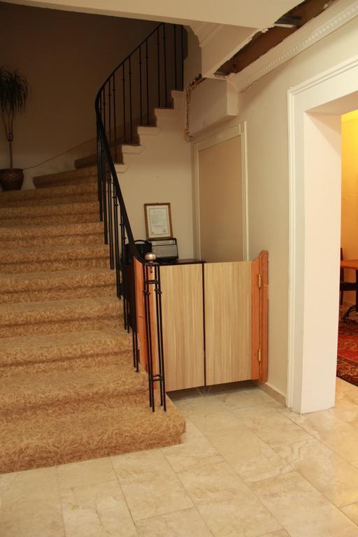 Bonjour Hotel Hotel