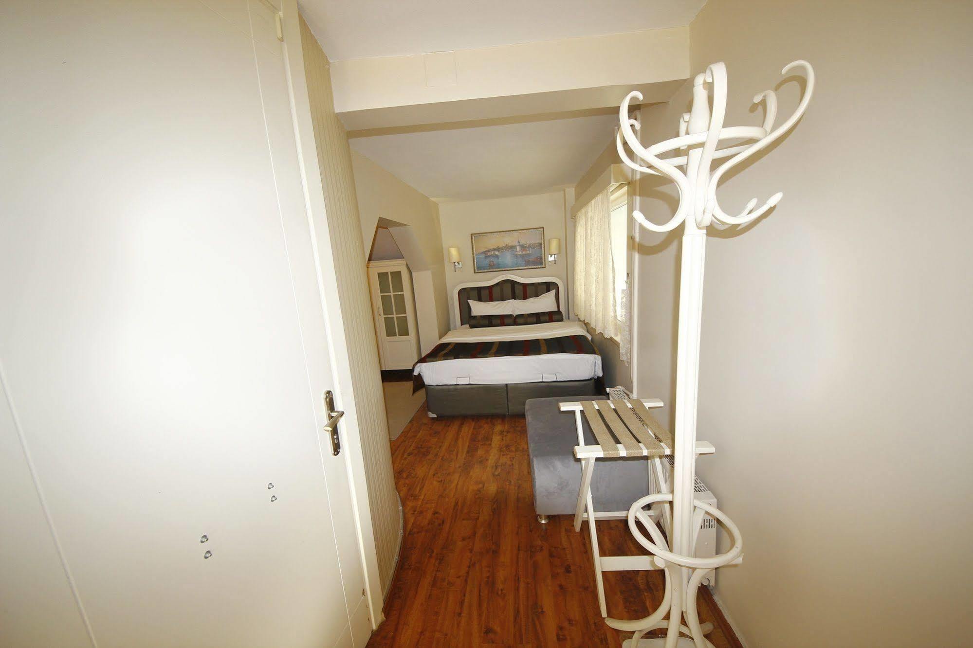 Away 3* Istanbul