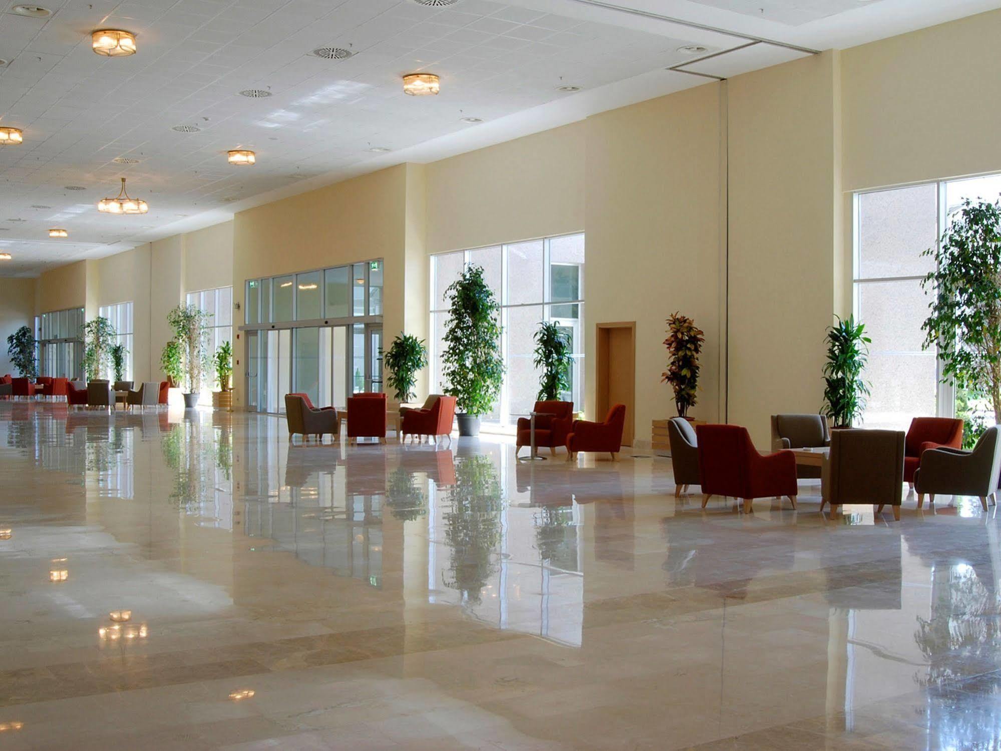 Wow Airport