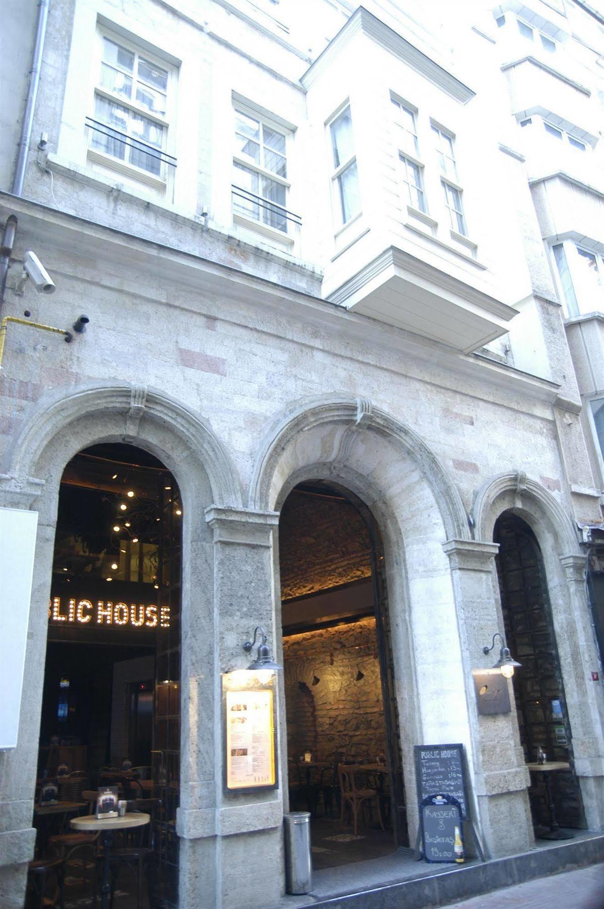 West Pera Hotel
