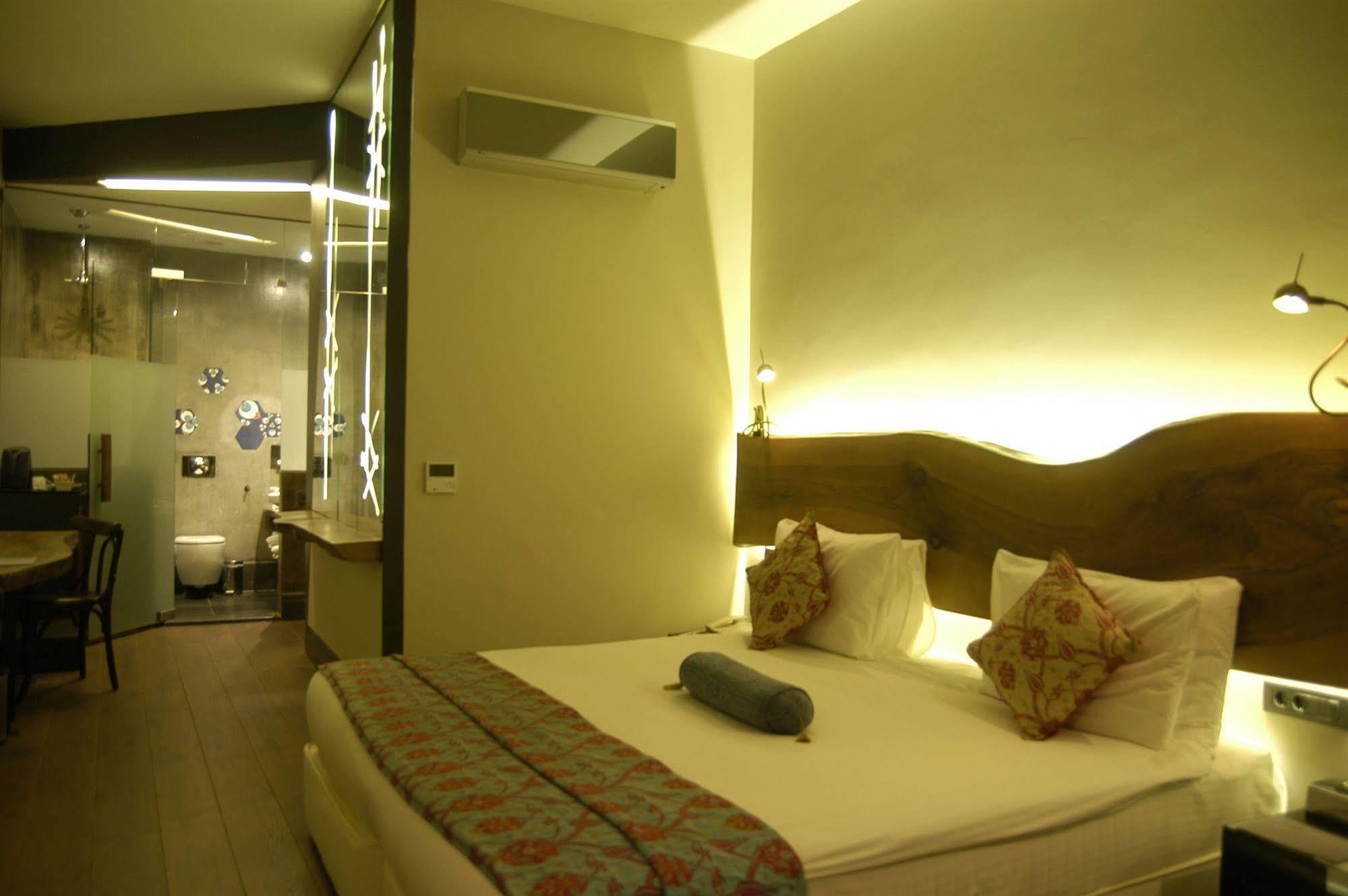 West Pera Hotel