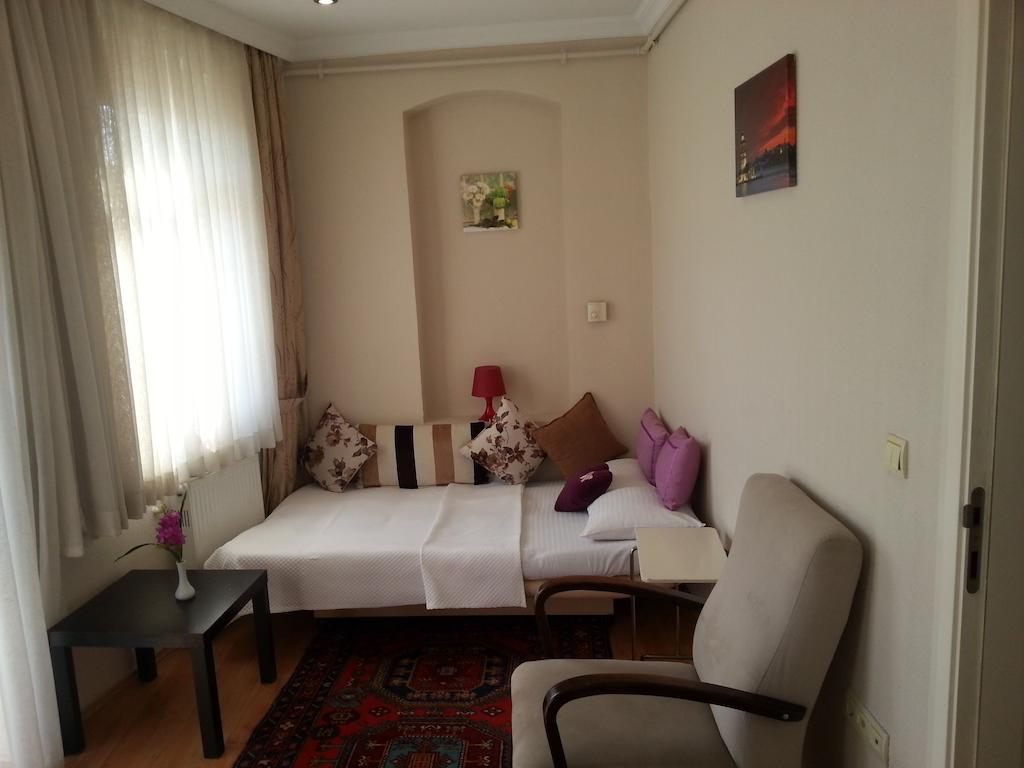 Aparthotel Away 3*