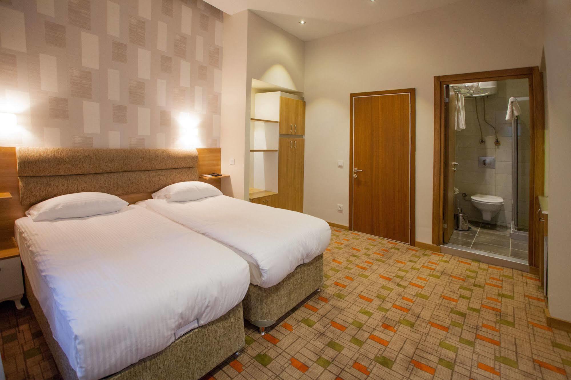 Hotel Serene 2*