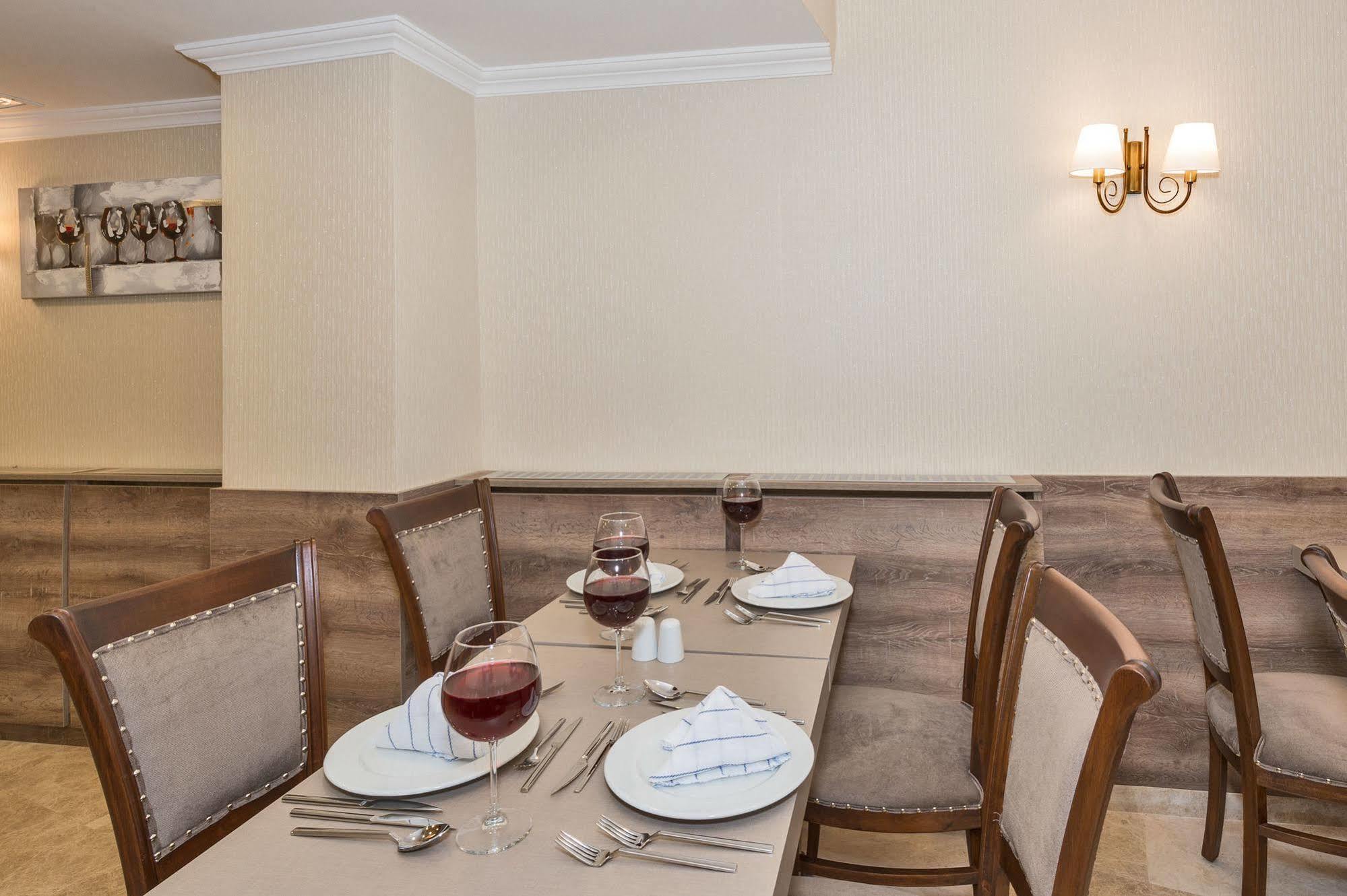 Hotel Alphonse 3*
