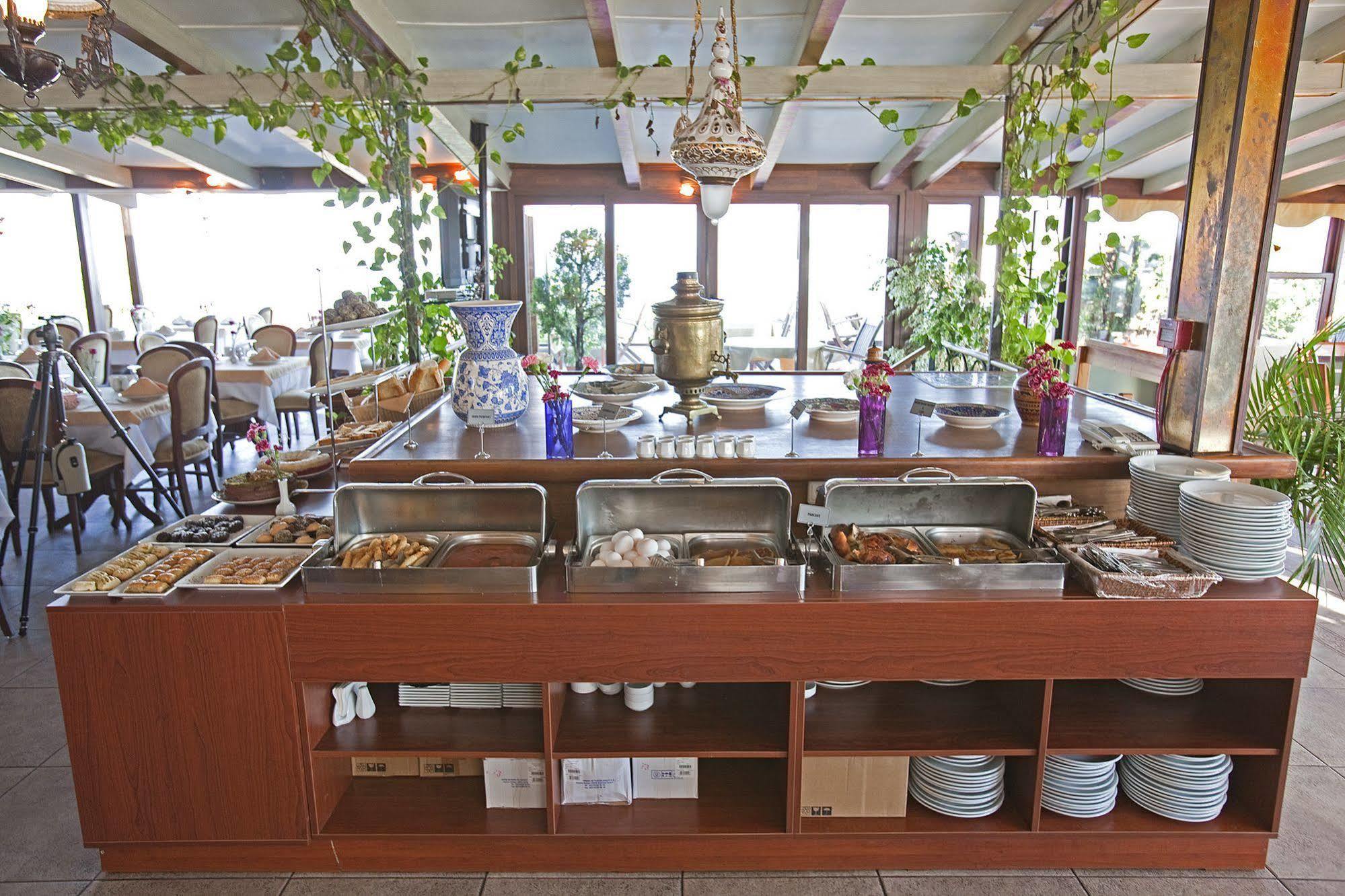 Azade Hotel 4*