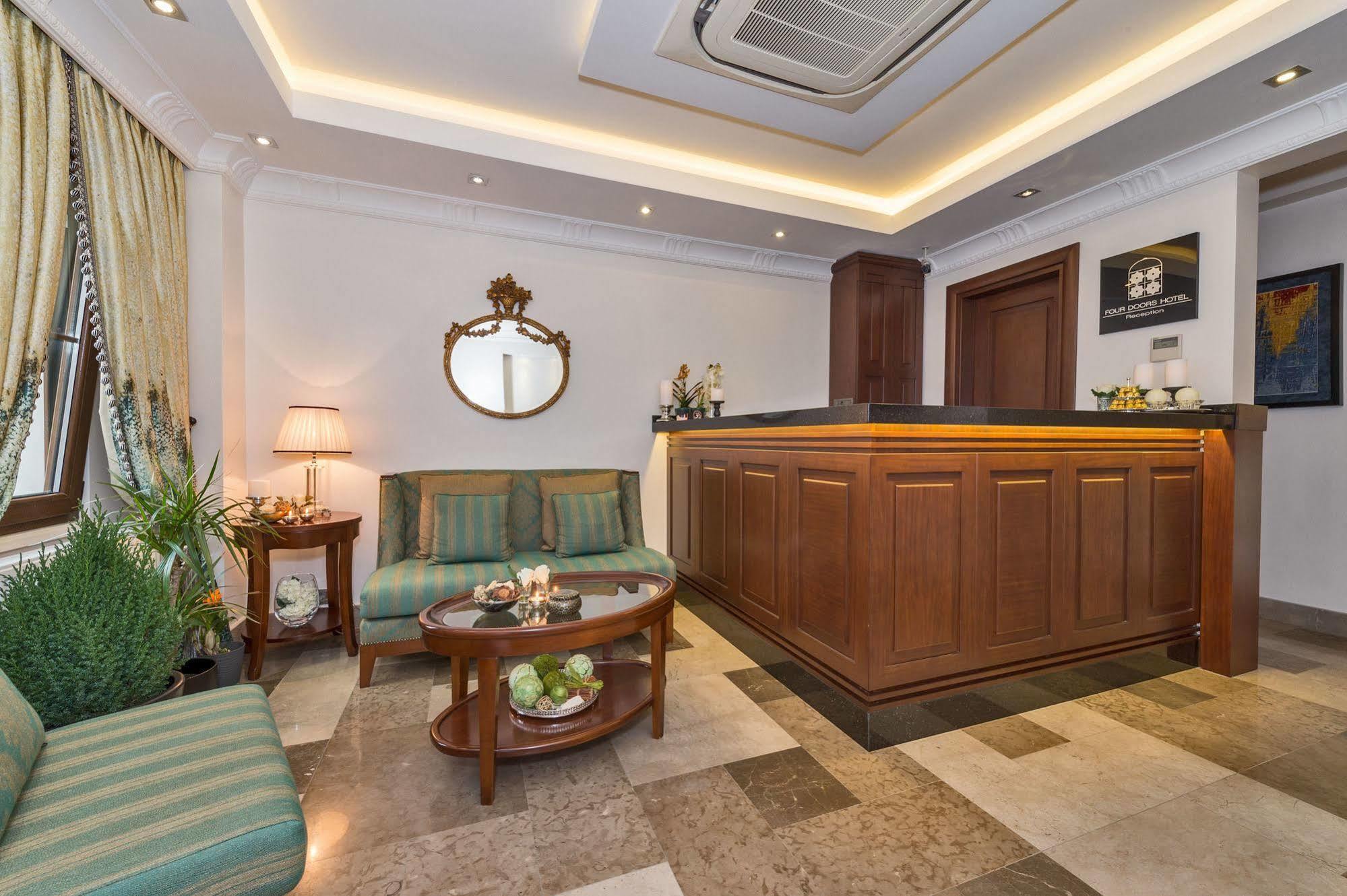 Hotel Four Doors 3*