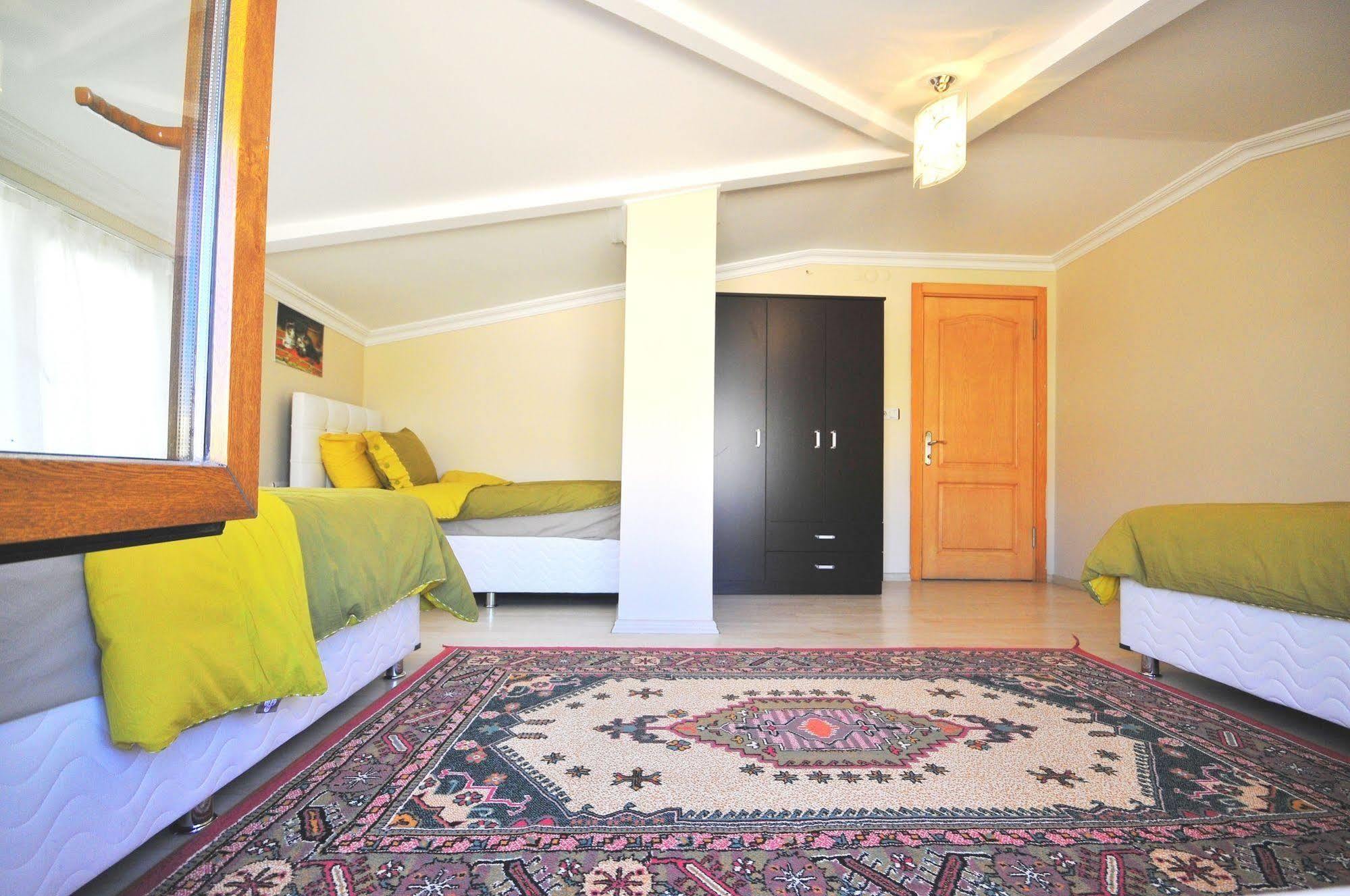 Point Aparthotel 2*