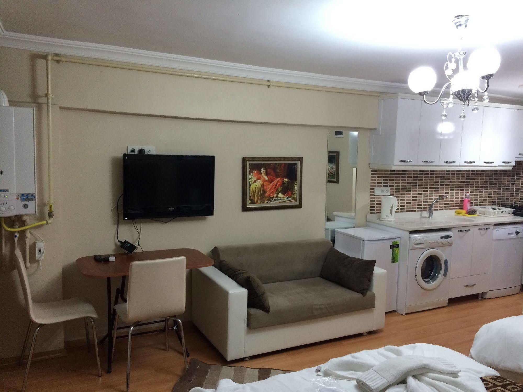 Aparthotel Black Bird 2*