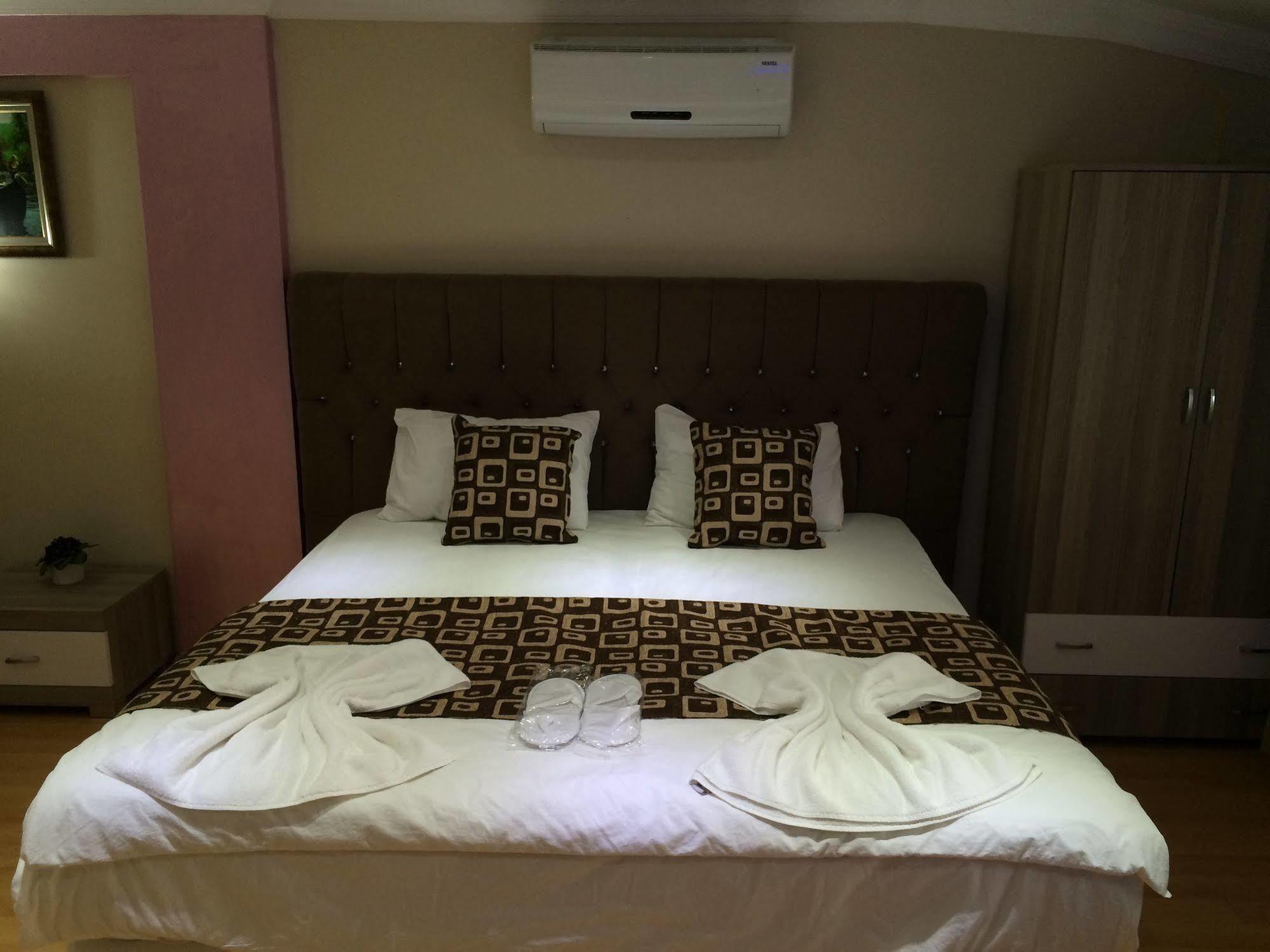 Aparthotel Black Bird 2*