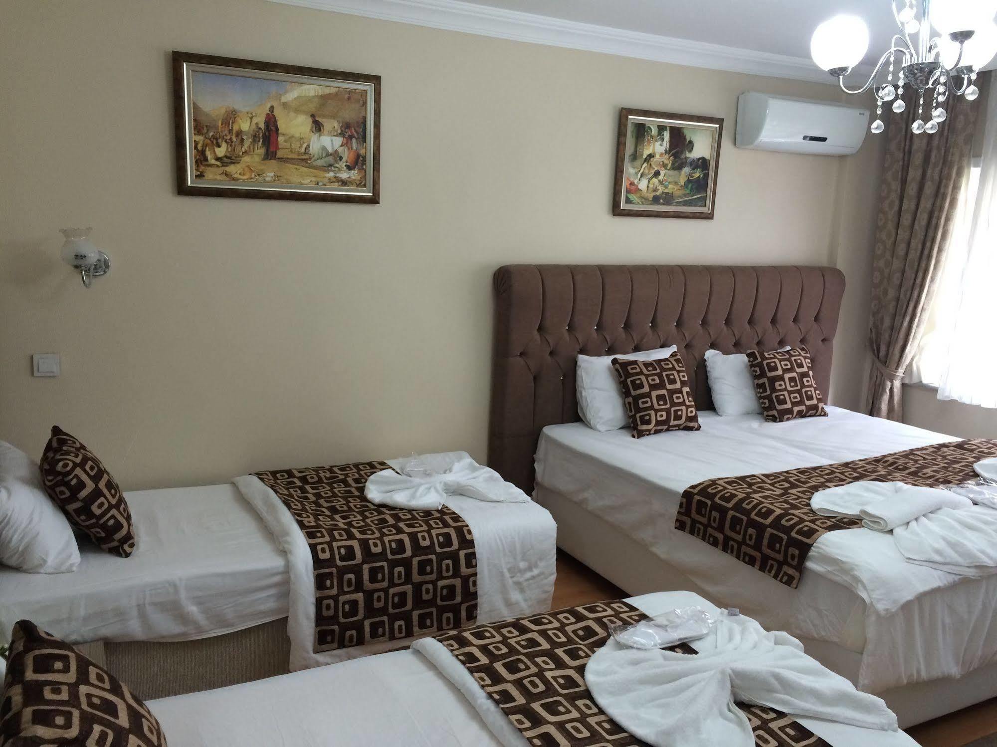 Aparthotel Black Bird 2*