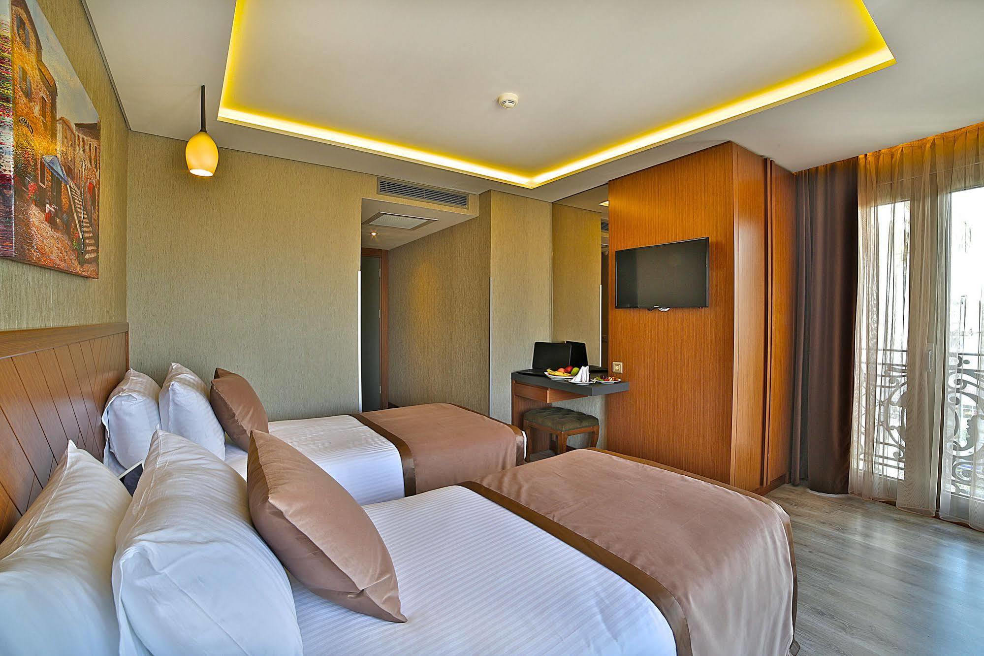 Corner Laleli Hotel 3*