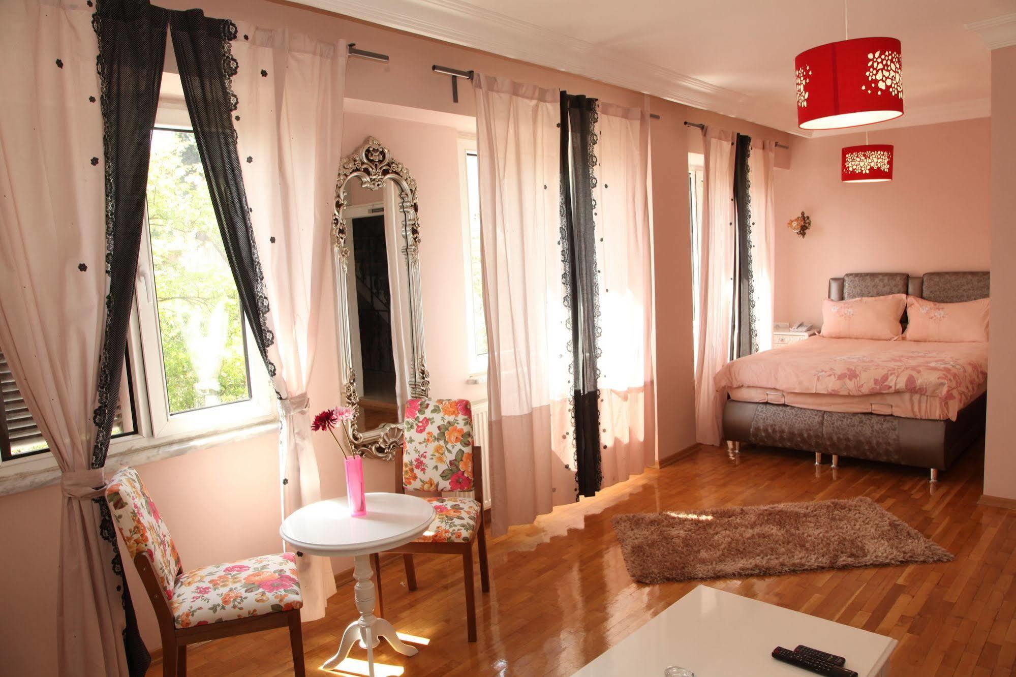 Oda ve Kahvaltı Yesim Suites 3*