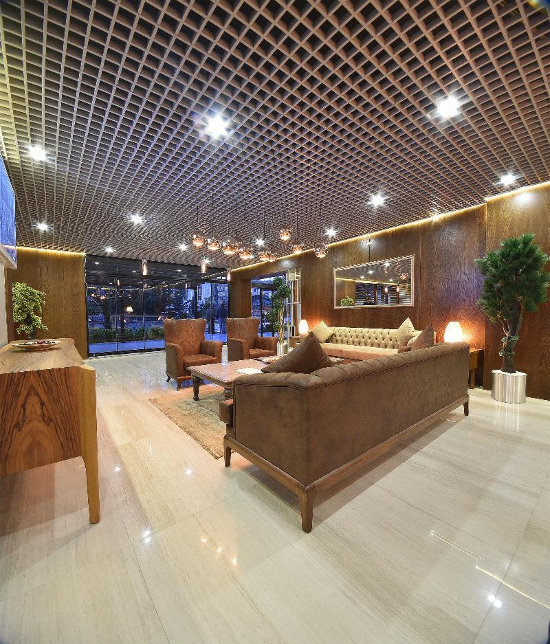 Hotel The Elegant
