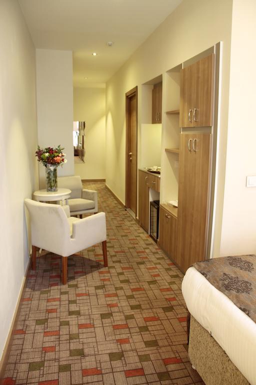 Hotel Serene 2*