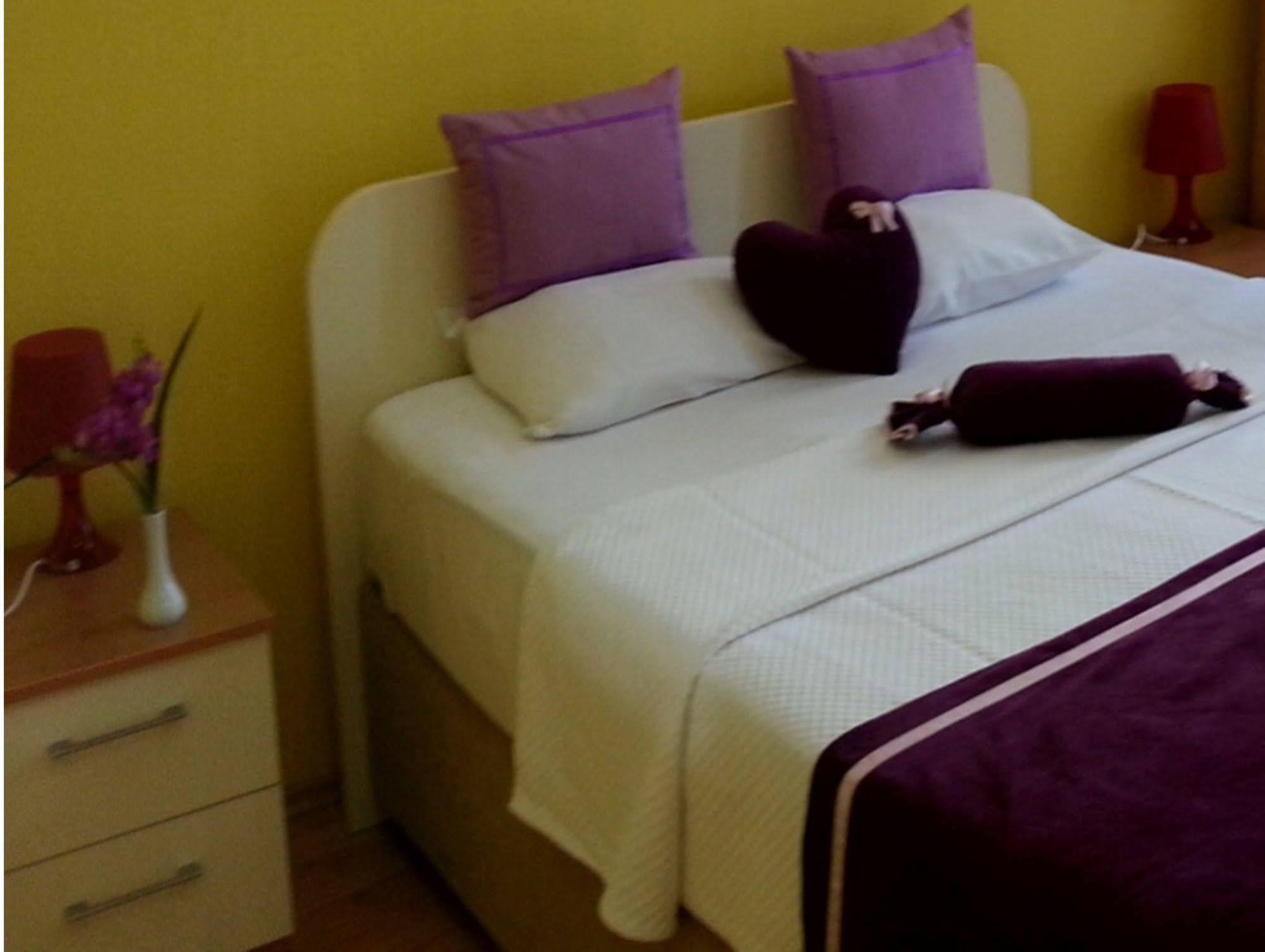 Aparthotel Away 3*