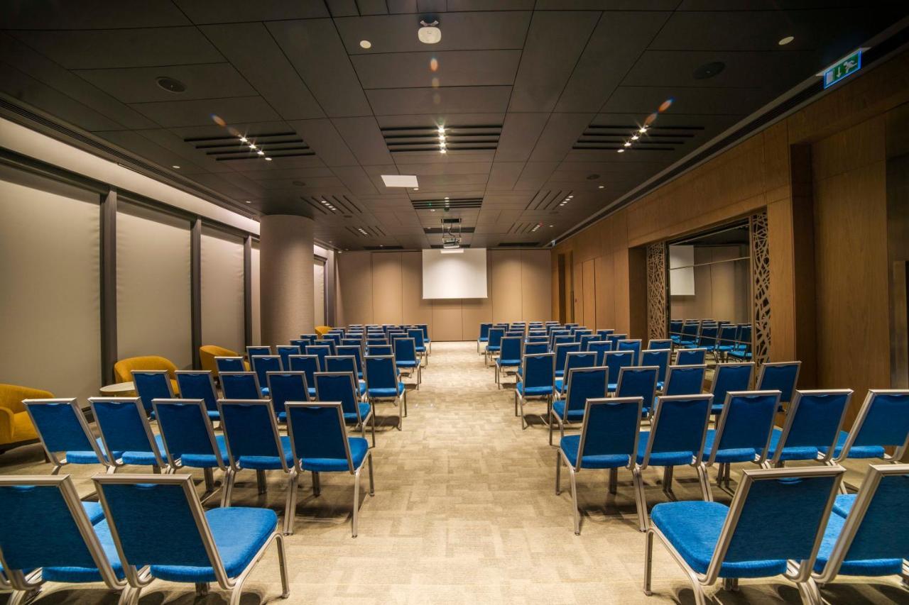 Radisson Collection Hotel, Vadistanbul 5*