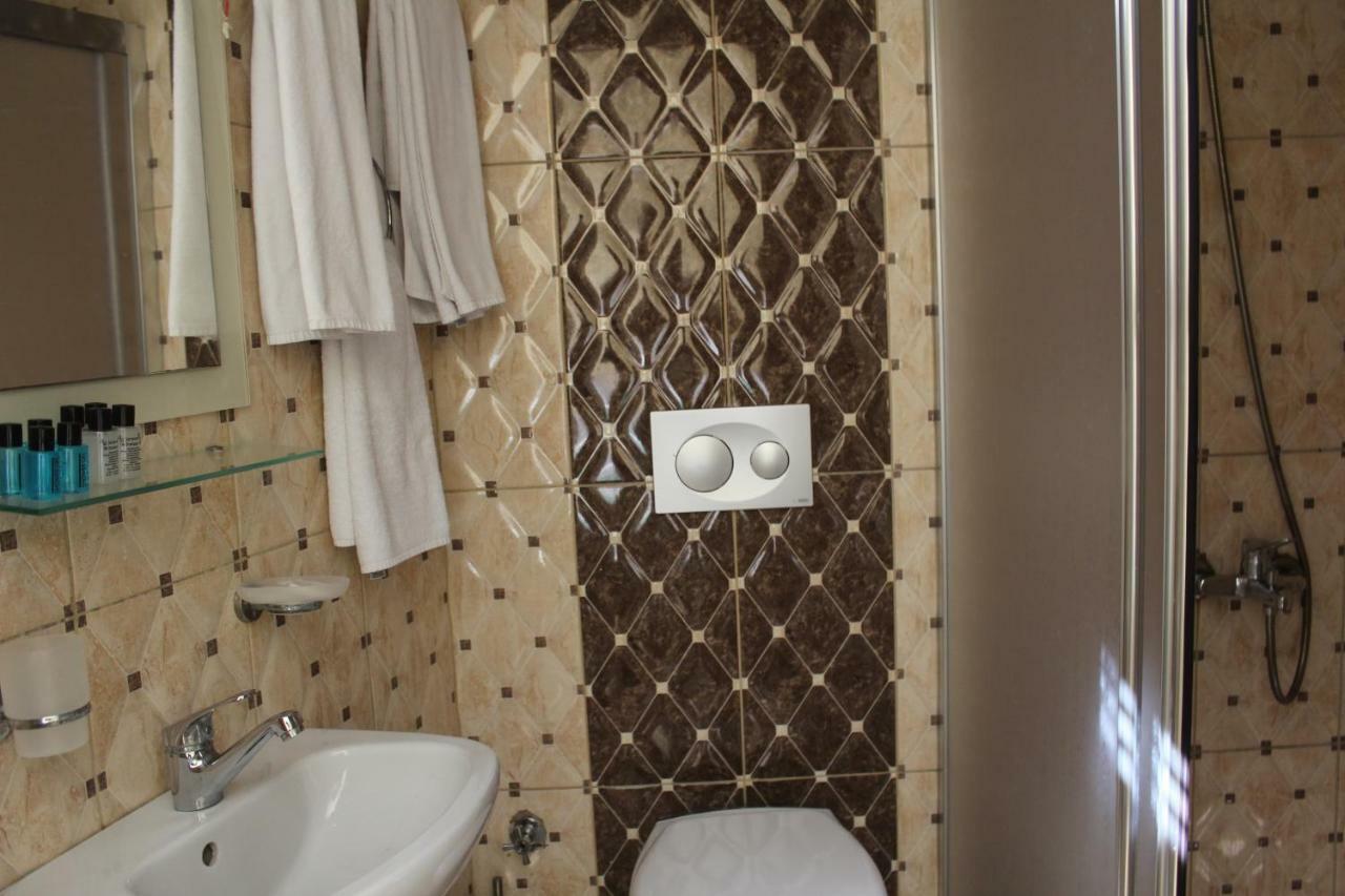 Omega Hotel 2*