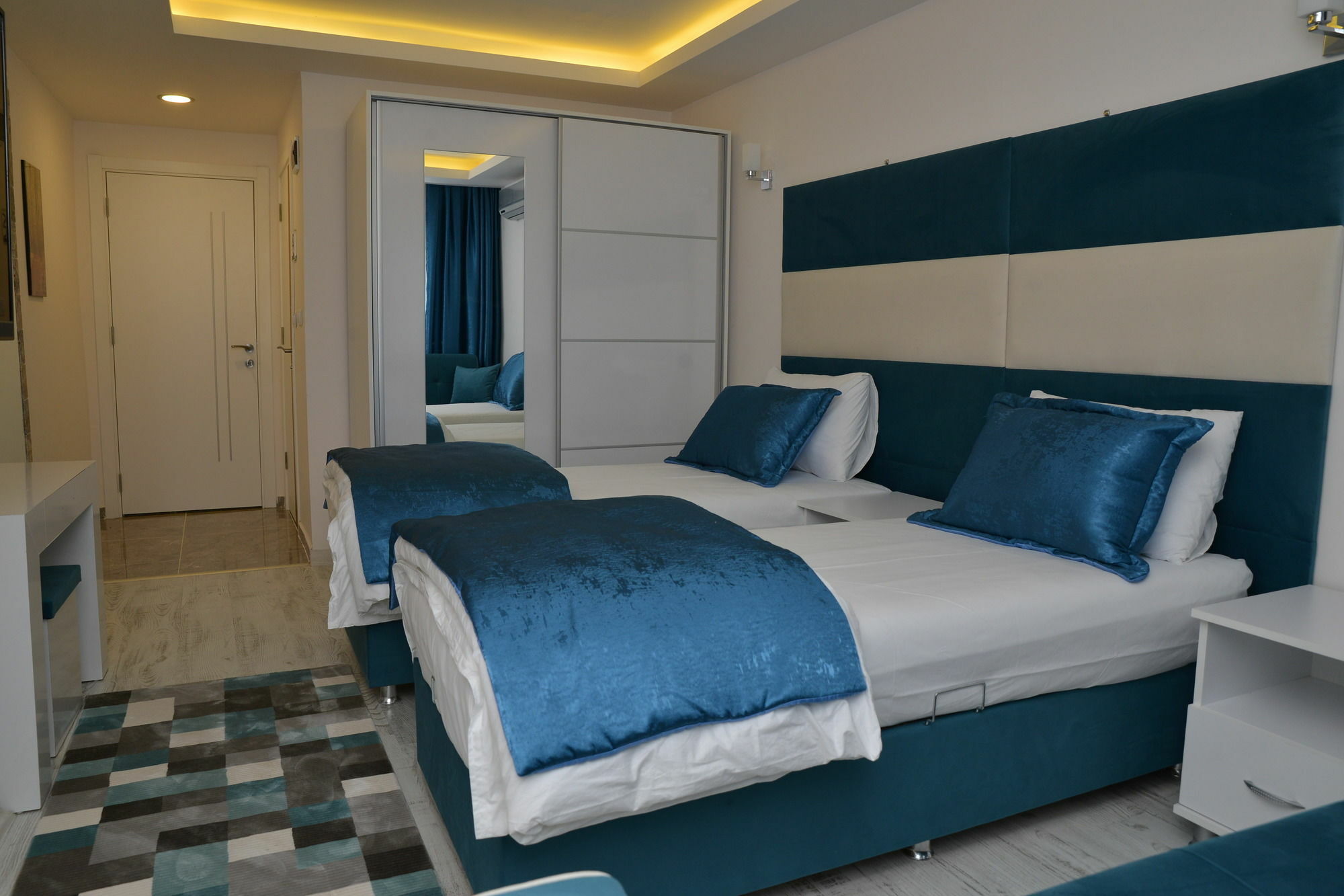 Deep Hotel