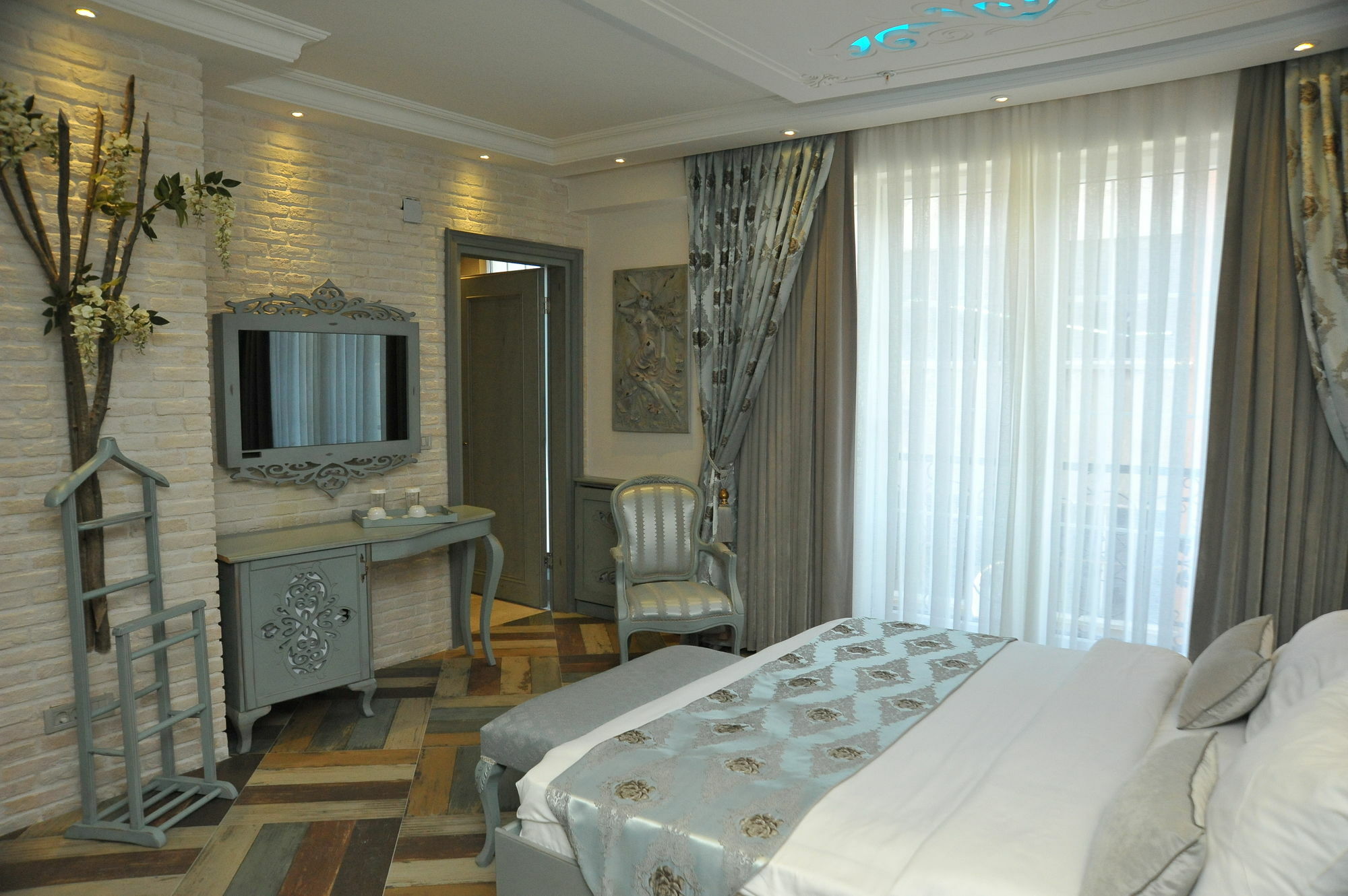 Hotel Ayna 4*