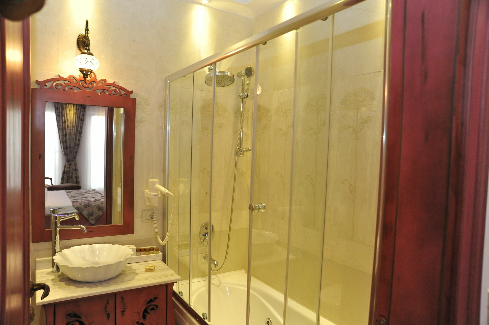 Ayna Hotel 4*